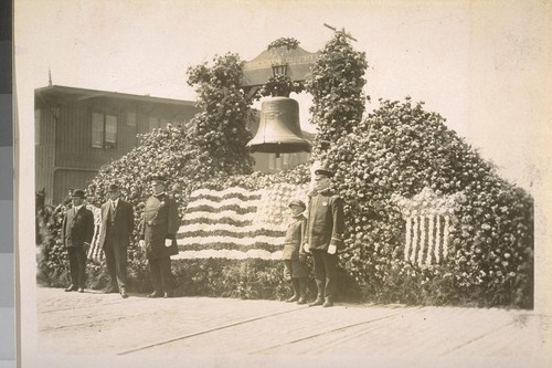 Liberty Bell, L to R: Pres. Theo. J. Roche, Jesse B. Cook--Chief White, young Mr. Roche, and Captain Shea. July 17/15 at San Francisco