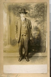 Geo. W. Simmons, 94 years old of Hayes Valley, San Francisco, Calif., a Vet. of the Indian Wars. Taken in 1924