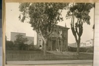 The oldest home on Broderick St. built about 1864 at the S. W. corner Broderick and Grove St. Taken Nov