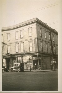 The old Pullman Hotel N. W. corner 7th and Pine St. Oakland. Built in the Seventies. Photo taken Sept. 26/28
