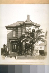 These two homes was [sic] at one time one home and stood in the center of the block bounded by 8th, 10th, Adeline and Chestnut Sts; it was cut in half and made these two homes, they now stand on the east side of Chestnut St. between 8th and 10th Sts. and was the old home of J. B. Fellon, Oakland. Photo taken Oct. 5/28
