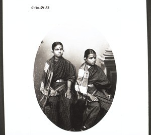 Ehemalige Schülerinnen der Brahmanen-Mädchenschule in Mangalur. Indien