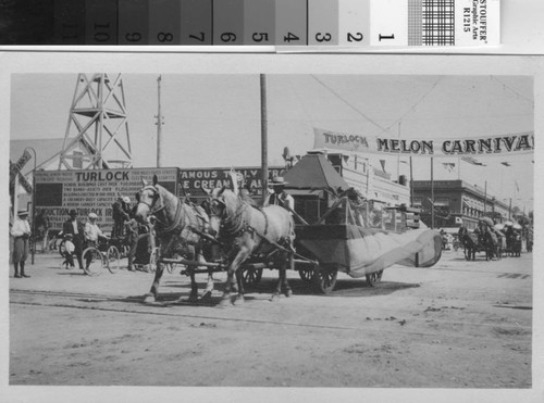 Horses pull the parade floats in the Turlock Melon Carnival of 1911