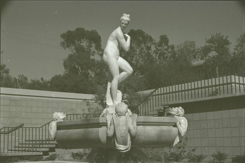 Venus statue with gargoyles, Harvey Mudd College