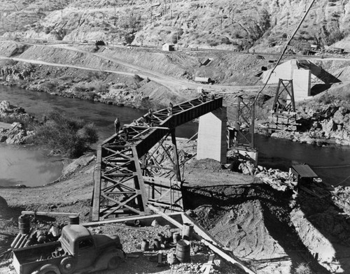 Shasta Dam: Bridge under construction