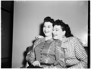 Twins getting divorces together, 1952