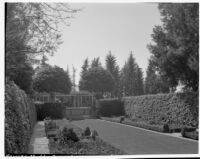 Harvey Mudd Residence, garden adjacent to pool, Beverly Hills, 1933