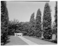 W. R. Dunsmore residence, view towards lawn and exedra, Los Angeles, 1934