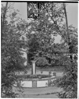 Leo V. Youngworth residence, view across entry court towards house and fountain, Baldwin Hills, 1932