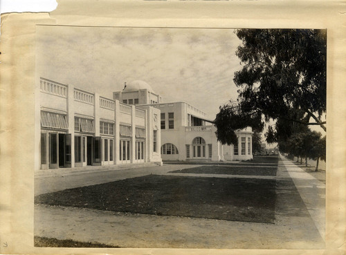 Two views showing the front of Coronado's new grammar school, December 12, 1913