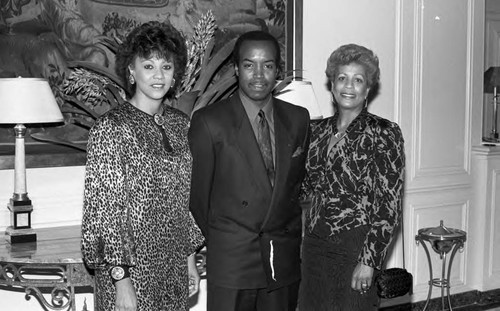 Charles R. Drew Medical Society Auxiliary luncheon attendees posing together, Los Angeles, 1989