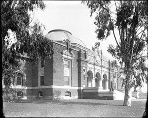 Exterior view of Los Angeles Natural History Museum (formerly Los Angeles County Historical and Art Museum?)