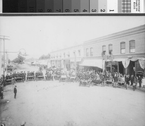 Avenue of cars