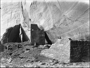 Ruins in the lower Antelope Cliff Dwellings, Canyon de Chelly, Arizona