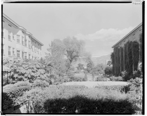 Maryland Hotel courtyard, 411 East Colorado, Pasadena. 1935