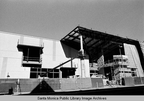 Installation of the cladding on the column at the entrance to the new Main Library, 601 Santa Monica Blvd., Santa Monica, Calif. (Library built by Morley Construction. Architects, Moore Ruble Yudell.) December 11, 2004