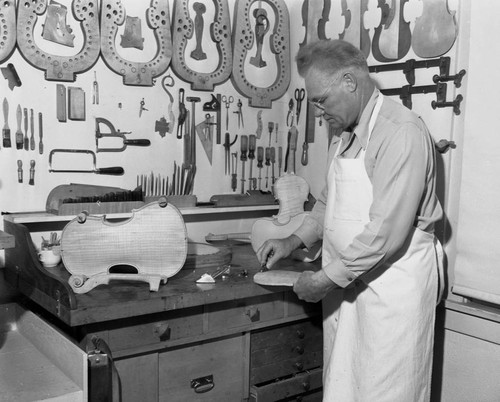 Lincoln C. Ausmus, Santa Ana violin maker, 1951
