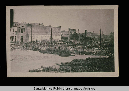 Ruins after fire destroyed the Ocean Park Pier, Santa Monica, Calif