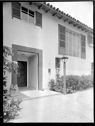 Griffith, Corinne [Mr. and Mrs. George Marshall], residence. Exterior detail