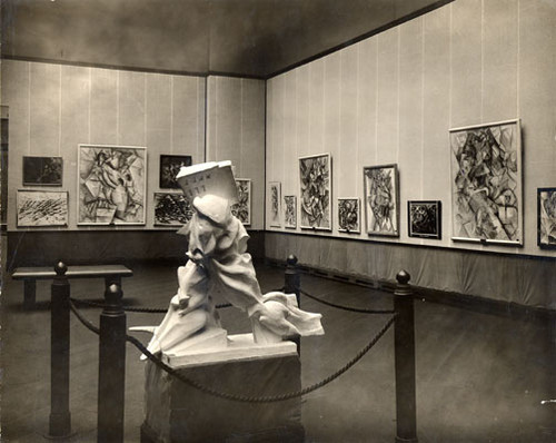 [Gallery of the Futurists. Statue of "Muscles in motion"]