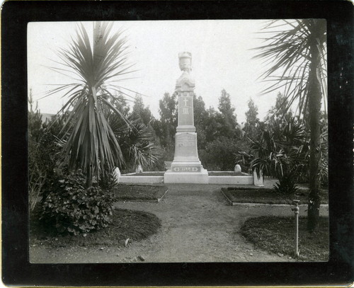 Photograph of Sunnyside cemetery at Mills College