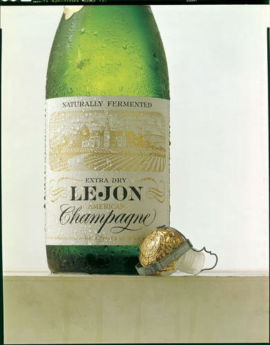 A bottle of Lejon Champagne with its cork