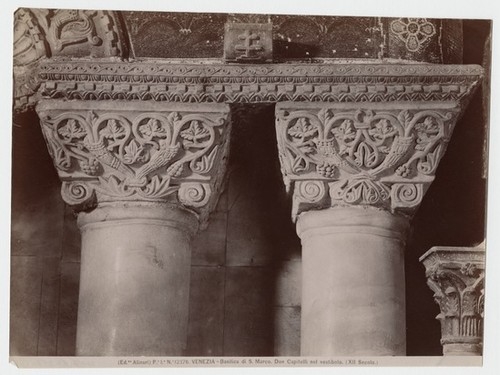 Pe. Ia. No. 12376. Venezia - Basilica di S. Marco. Due Capitelli nel vestibolo. (XII Secolo.)