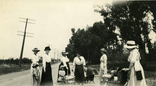 Allen women going on picnic with friends