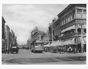 View looking west on Colorado Boulevard from Raymond Avenue, Pasadena, ca.1910
