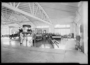 Lubrication department, Pierce Arrow Service, Southern California, 1932