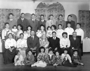 Moon Sung Soon and her family (32 people)