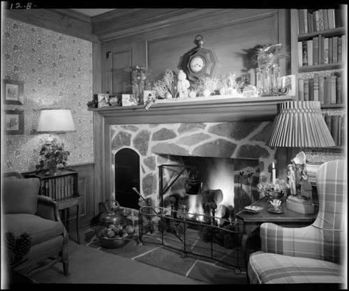 Armstrong, Mr. and Mrs. M. Burton, residence. Living room