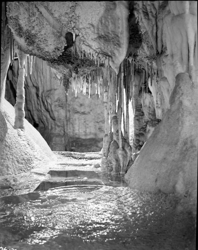 Crystal Cave, Pool in the Dome Room, Interior Formations