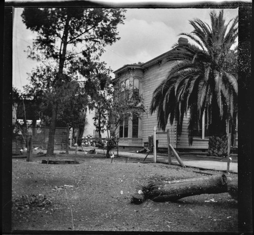 Side view of Forman House, Pico Boulevard, Los Angeles