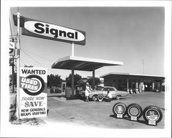 Signal Service Station on Hembree Lane, Windsor, California, 1964