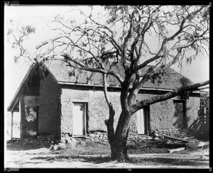 Exterior view of the Carillo house in San Diego, ca.1900