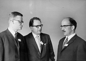 Landsmødet på Nyborg Strand, Maj 1967. Fra venstre: landssekretær Simon Thorup, generalsekretær Ole Berthelsen og missionssekretær Karl Erik Wienberg