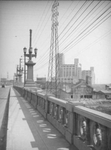 Olympic Boulevard Bridge with a view of Sears