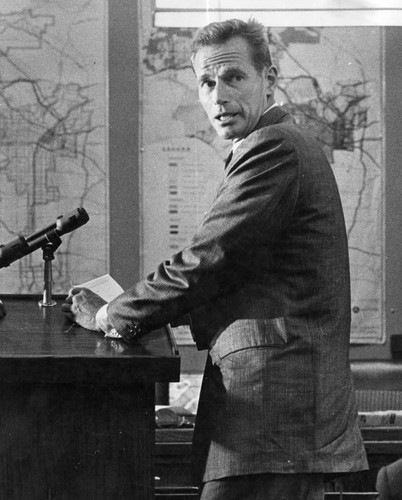 Actor Charlton Heston addresses hearing