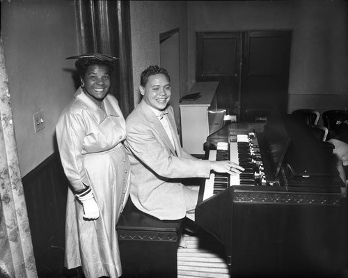 Reverend Clayton Russell plays organ, Los Angeles, 1955