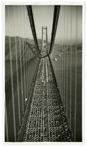 Golden Gate Bridge construction, laying of road span