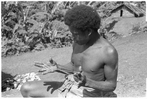 Nene'au So'ogeni making lalefui'olanga string figures