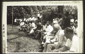 Festgäste lauschen einer Ansprache b. d. Eröffungsfeier am 9.I.1955. Rechts vorne Dr. H. Voute