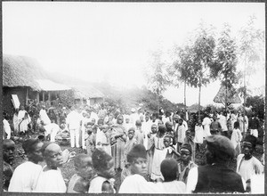 Gathering of congregants at a baptism, Mbaga, Tanzania, ca.1911-1914