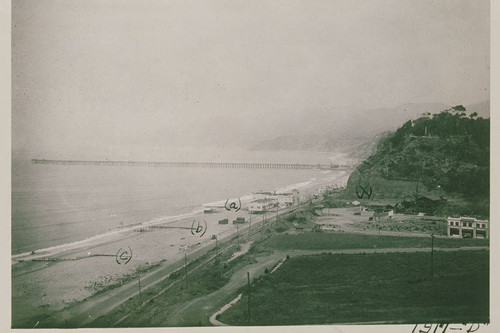 Lower Santa Monica Canyon and bathhouse looking north to the Long Wharf