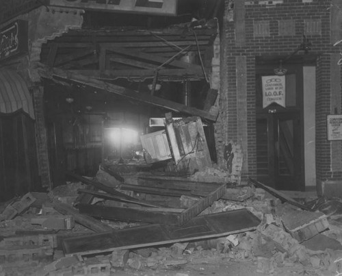 Cafe in Compton, 1933 earthquake
