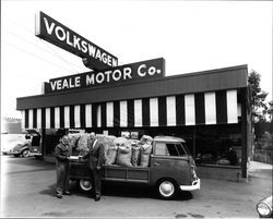 Weight guess winner at Veale Motor Co., Santa Rosa, California, 1961