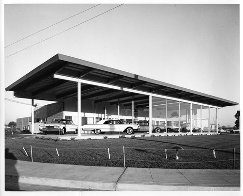 Image of the Los Gatos Paul Swanson Ford Dealership Showroom