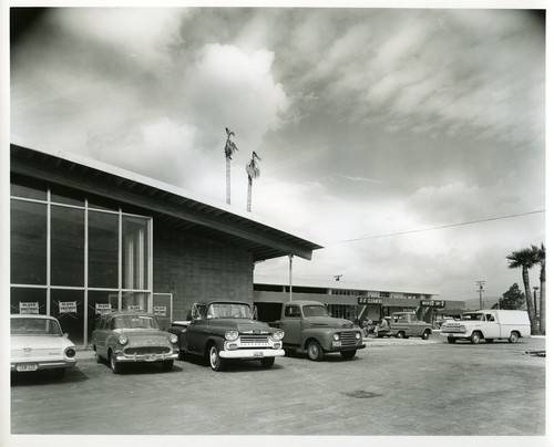 Exterior View of Stores at the Ann Darling Park Shopping Center