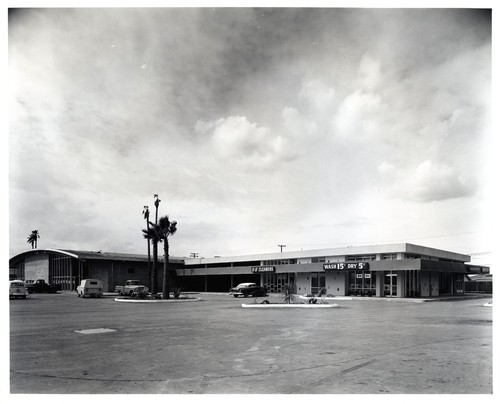 Exterior View of Stores at the Ann Darling Park Shopping Center